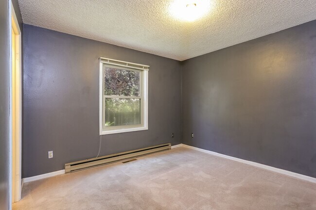 Building Photo - 824 Kimball Rd