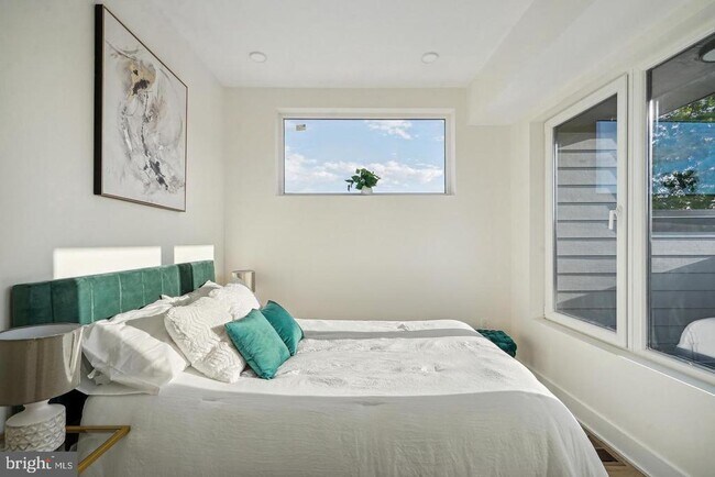 Building Photo - 1307 Longfellow St NW