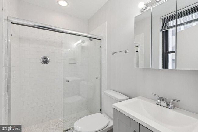 Building Photo - 135 S 19th St