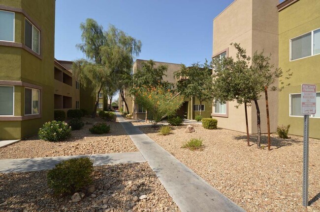 Building Photo - A Spacious and Stylish 2 Bed / 2 Ba Condo Gated Community