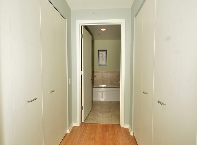 Building Photo - 65 E Monroe St