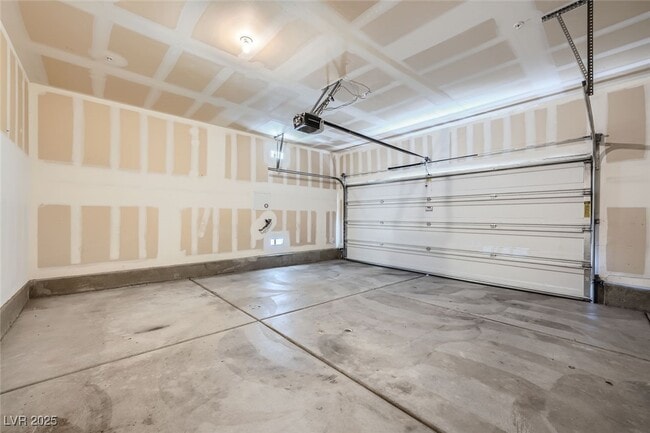 Building Photo - 7704 Twirling Yarn Ct