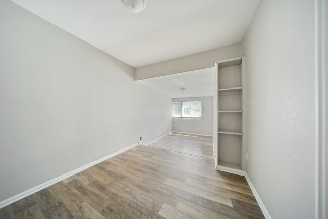 Building Photo - 9251 Newkirk Dr