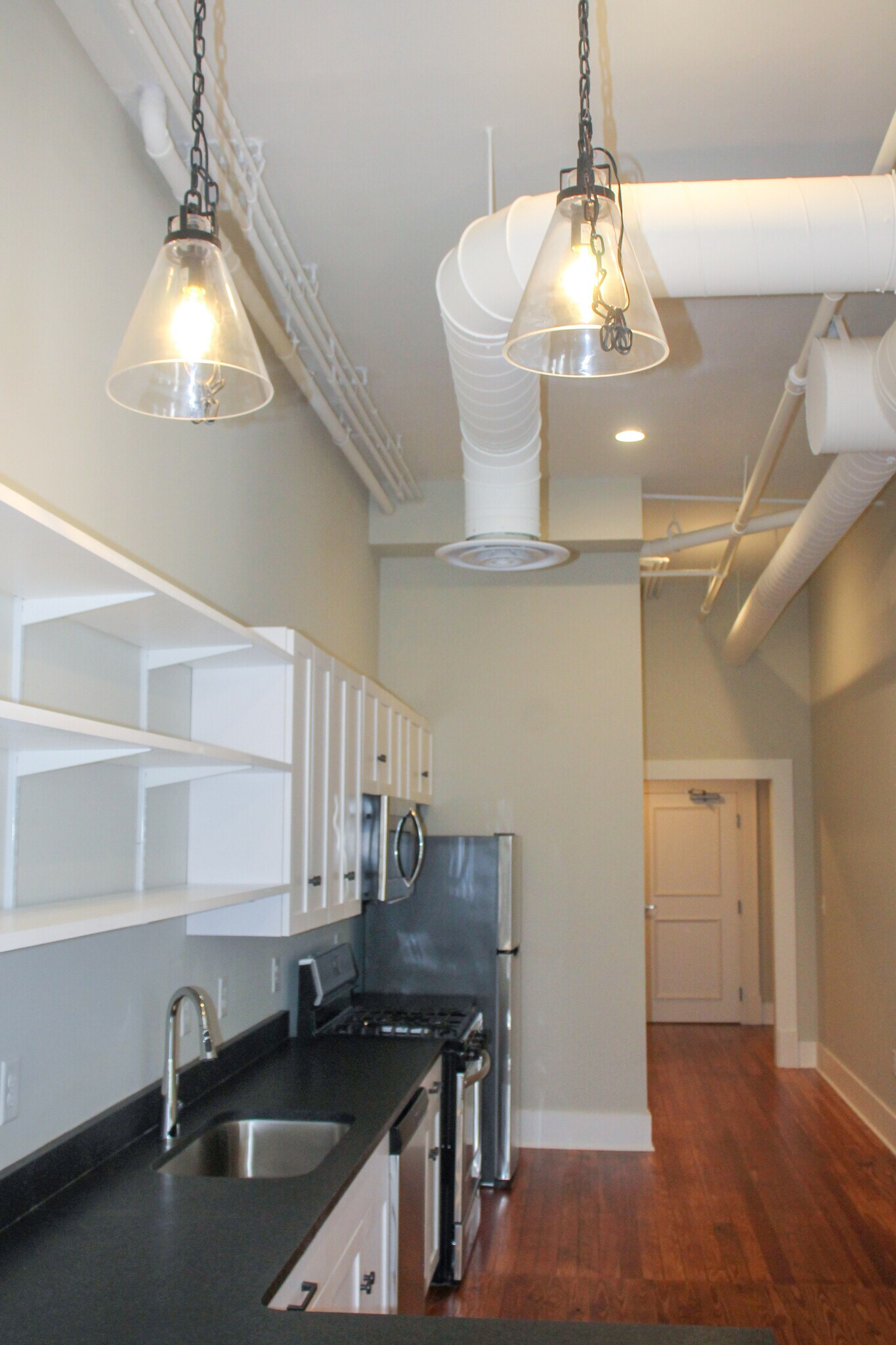 202 - 596 Cherry St