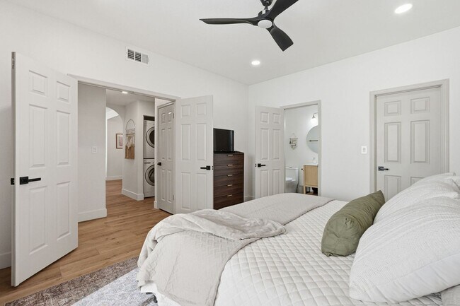 Building Photo - First-Floor 2-Bedroom Condo | The Racquet Club – Scottsdale