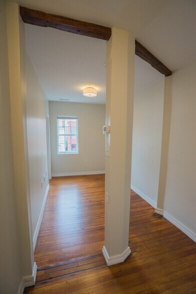 Building Photo - 324 N 27th St