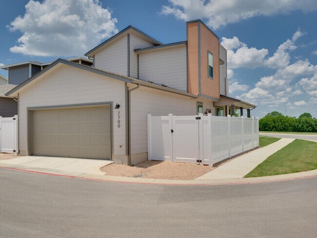 Building Photo - 7700 Dylan Dr