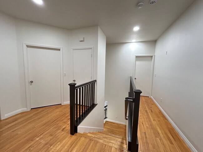 Building Photo - Desirable Summerlin Home 4 Bedrooms 2.5 Ba...
