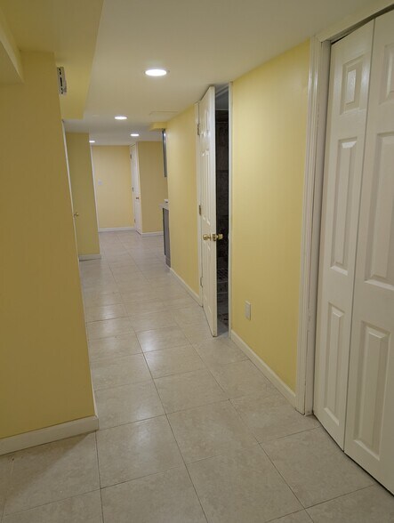 Building Photo - 174 Wright St