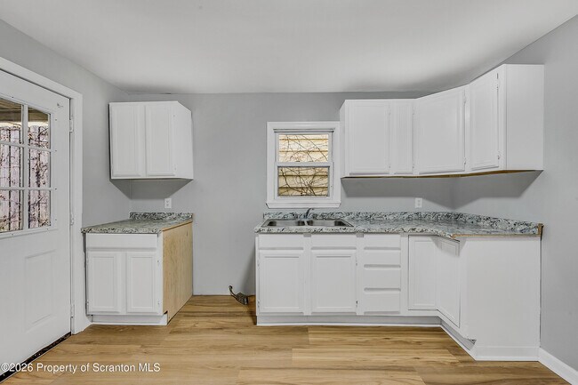 Building Photo - 1009 W Lackawanna Ave