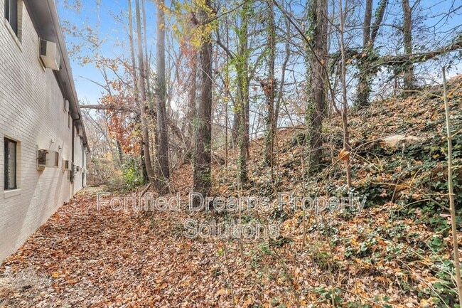 Building Photo - 201 Leisure Time Ln