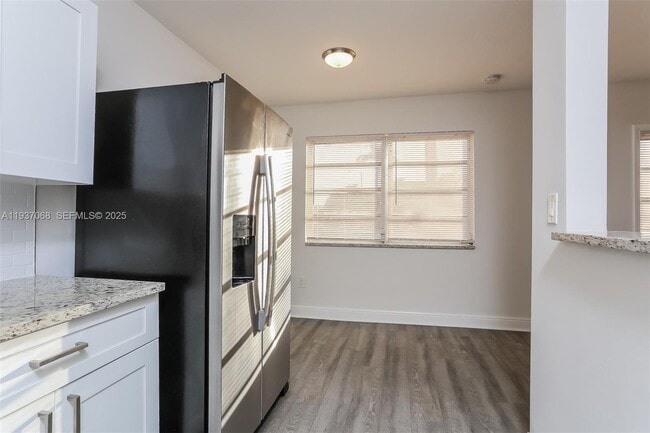 Building Photo - 1571 NE 44th St