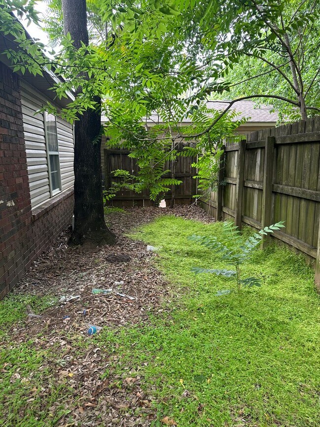 Building Photo - Kinkead Duplex