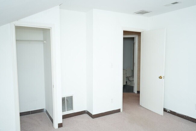 Building Photo - 119 Harmon St
