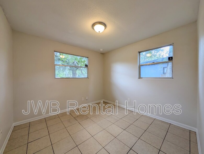 Building Photo - 7930 Limoges Dr S