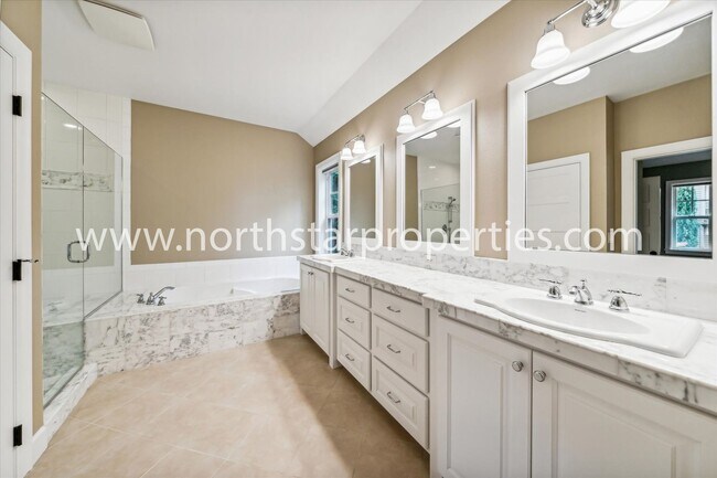 Building Photo - New Exquisitely Designed Dream Home in Lake Oswego.