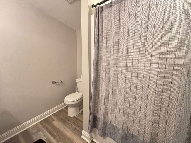 Building Photo - Available 8/15. Renovated 4 BR Home Downtown!