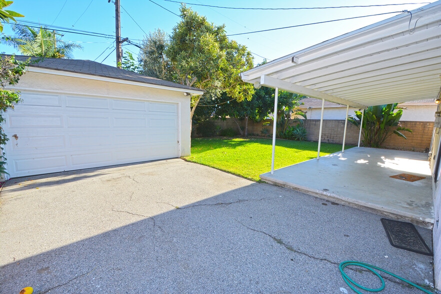 Building Photo - 12944 Haynes St