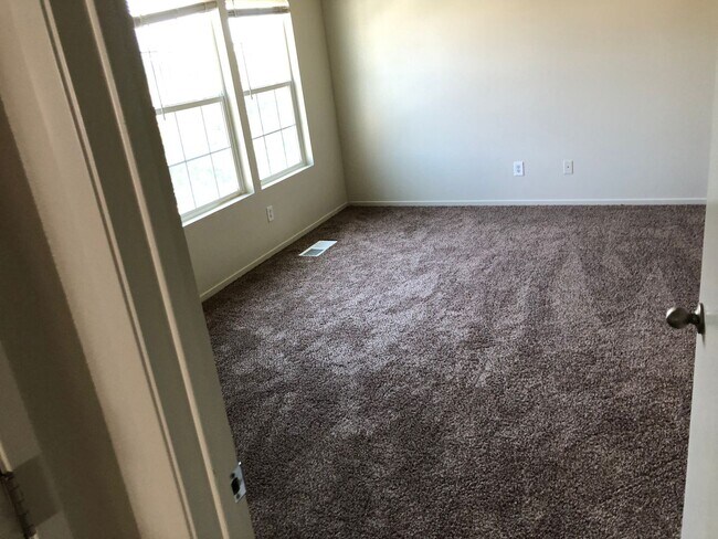 Building Photo - 3711 Compass Pointe Ave