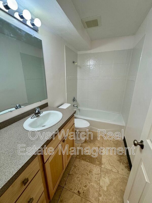 Building Photo - 3011 Lois Dr