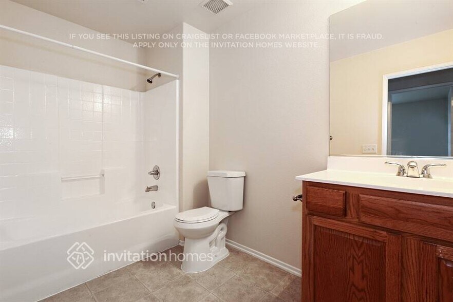 Building Photo - 2533 Carolyn Dr