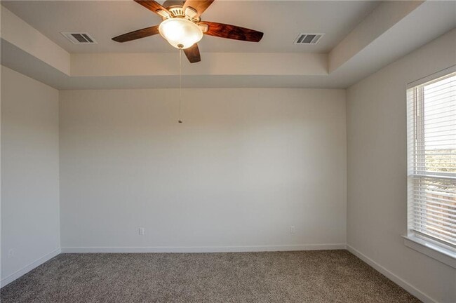 Building Photo - 608 Saturnia Dr
