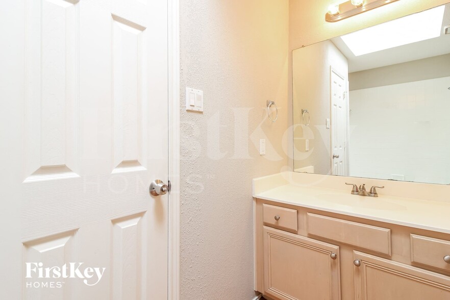 Building Photo - 501 Timber Way Dr