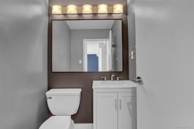 Building Photo - 100 W Broadway