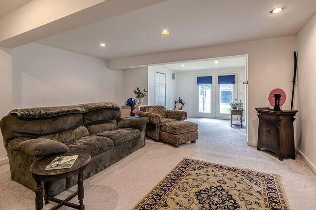 Building Photo - Townhouse for Rent – South Burlington, VT