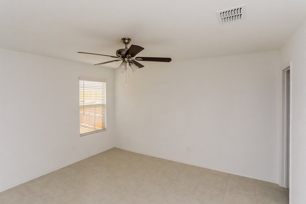 Building Photo - 1017 Crestview Dr