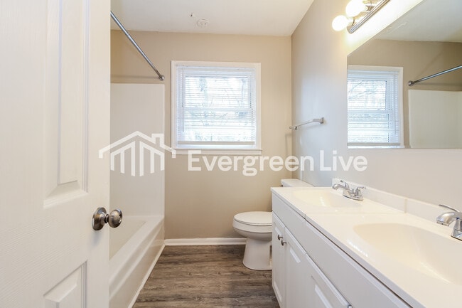 Building Photo - 614 Pine Hill Dr