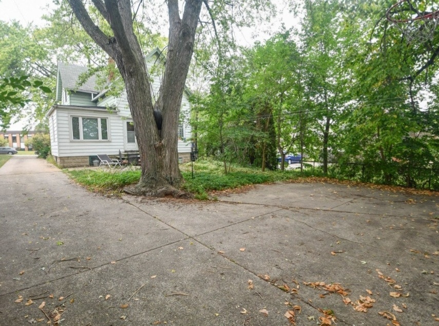 Building Photo - 3332 S Whitnall Ave