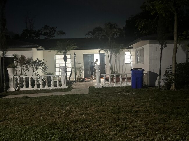 Building Photo - 6260 SW 6th St