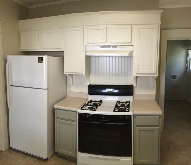 Building Photo - 831 Watkins St