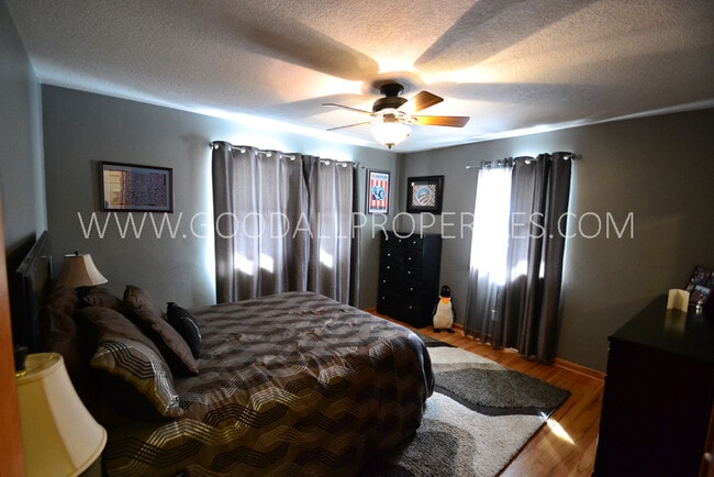 Building Photo - 3 Bedroom Ranch in Urbandale