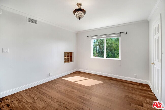 Building Photo - 2401 Olive Ave