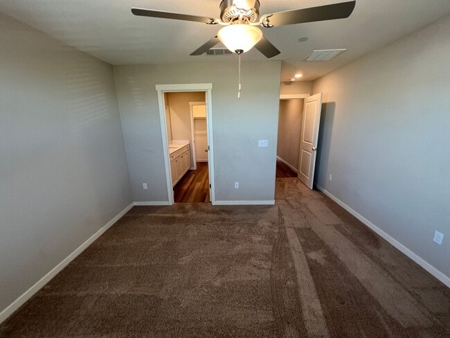 Building Photo - 3 Bed / 2.5 Bath | West Sacramento Home Av...