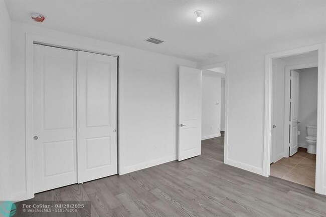 Building Photo - 11890 S Baypoint Cir