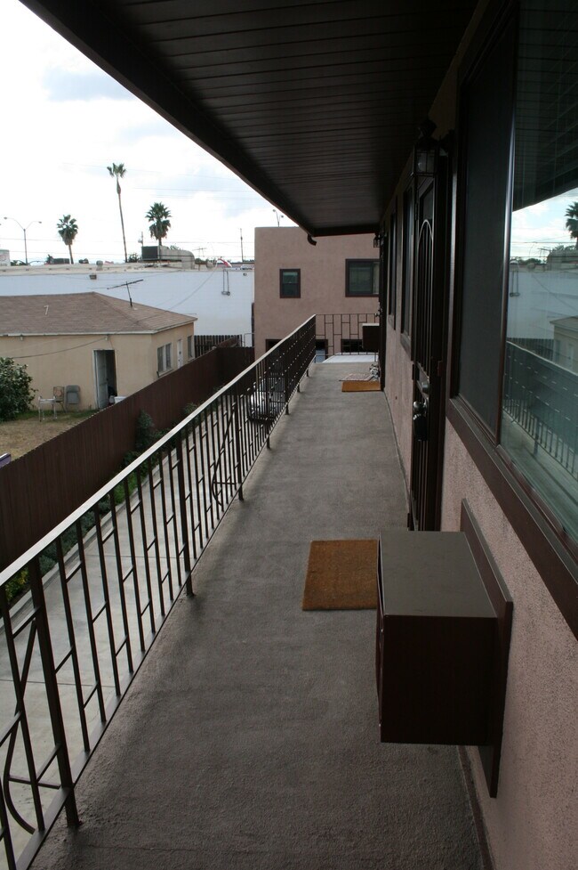 Building Photo - 2527 Elm Ave