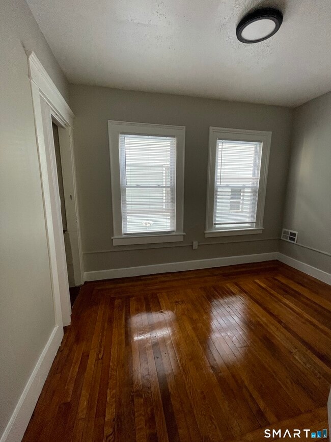 Building Photo - 45 Frank St