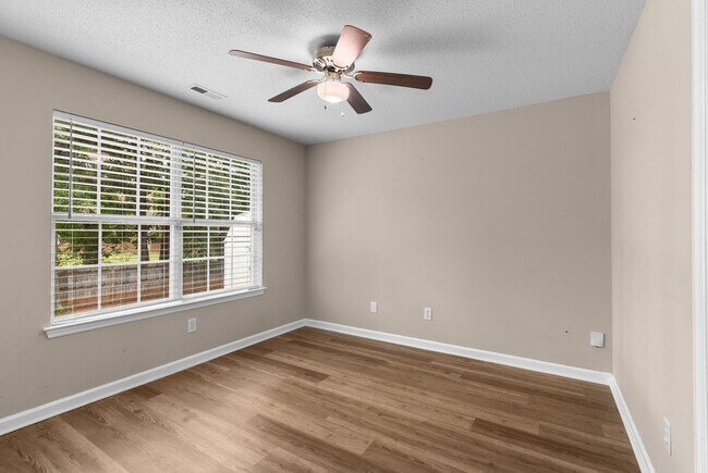 Building Photo - Great Location in the Heart of Madison!