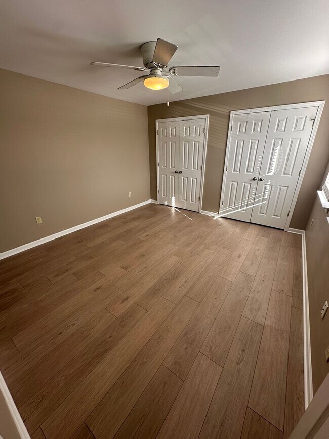 Building Photo - 2BD/1.5BA Townhouse located on the Germantown/Memphis Line!