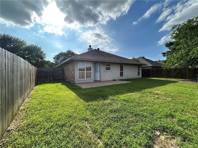 Building Photo - 3619 Vienna Dr