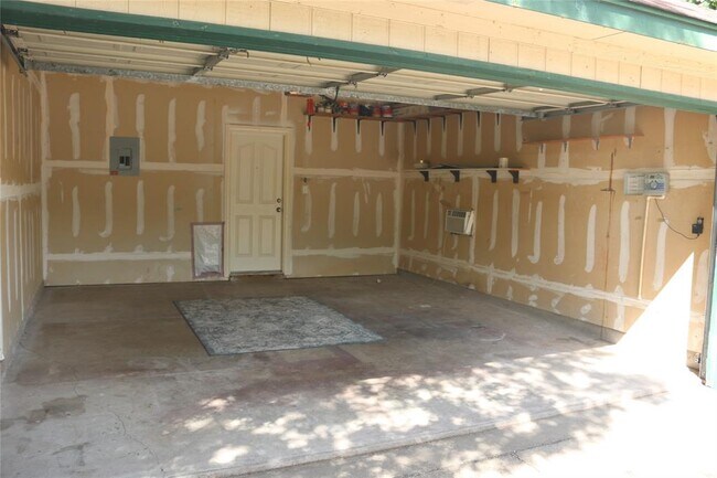 Building Photo - 8408 Siskin Cove