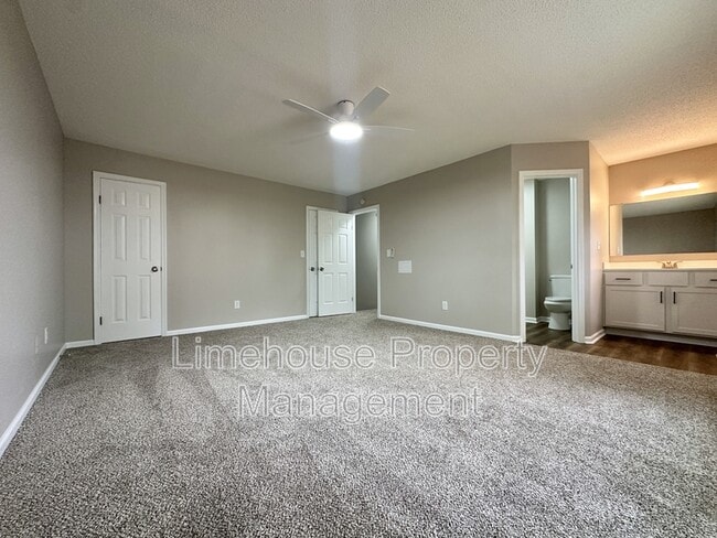 Building Photo - 5652 Glen View Dr