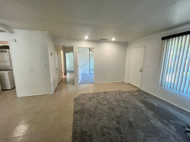 Building Photo - 3 bedroom - 1.5 bathroom single level