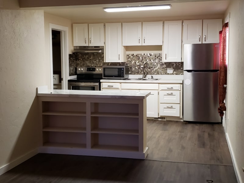 Building Photo - 618 11th St W