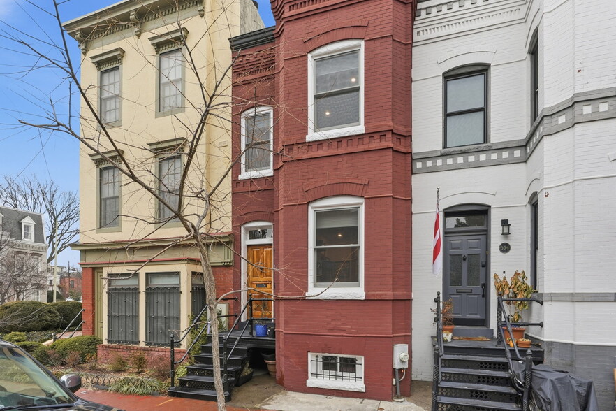 Building Photo - 502 D St NE