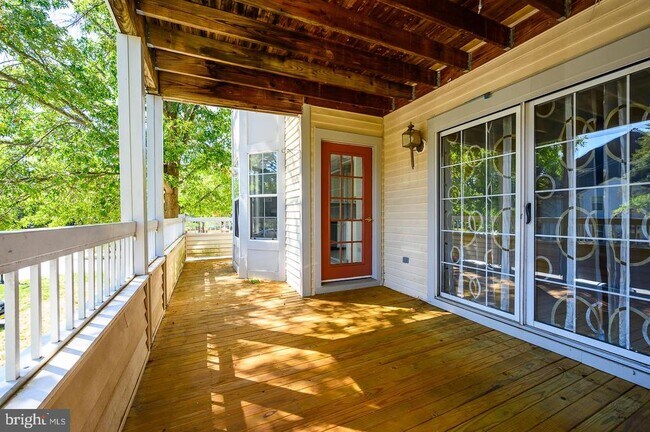 Building Photo - 115 Cascade Ct