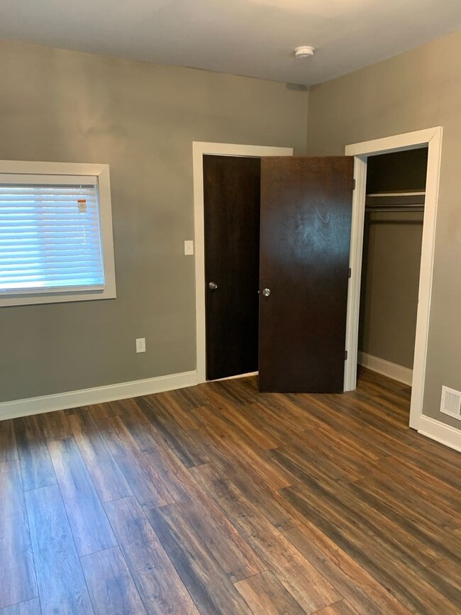 Building Photo - 544 N Sheridan Ave